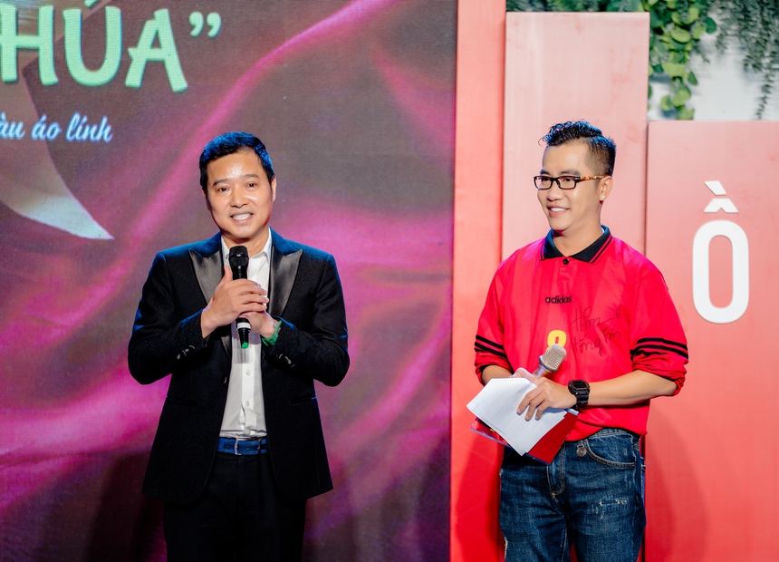 Dàn anh trai chúc mừng Hồng Sơn ra mắt tự truyện về sự nghiệp - Ảnh 1. Dàn anh trai chúc mừng Hồng Sơn ra mắt tự truyện về sự nghiệp - Ảnh 1.