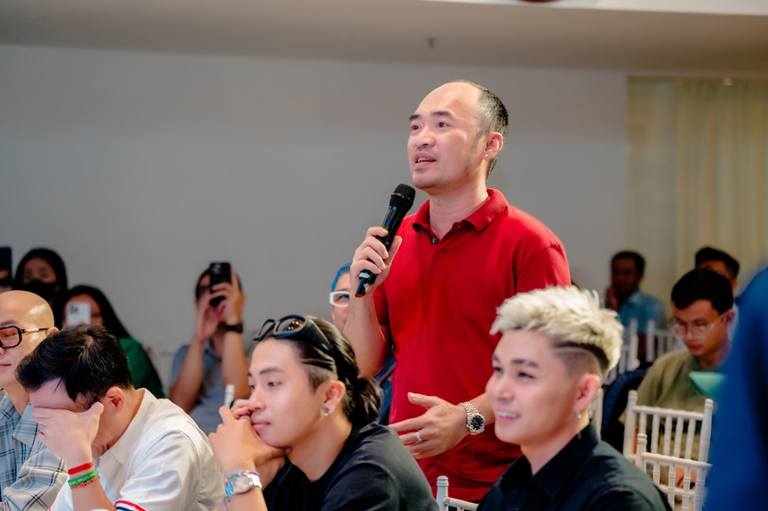 Dàn anh trai chúc mừng Hồng Sơn ra mắt tự truyện về sự nghiệp - Ảnh 4. Dàn anh trai chúc mừng Hồng Sơn ra mắt tự truyện về sự nghiệp - Ảnh 4.