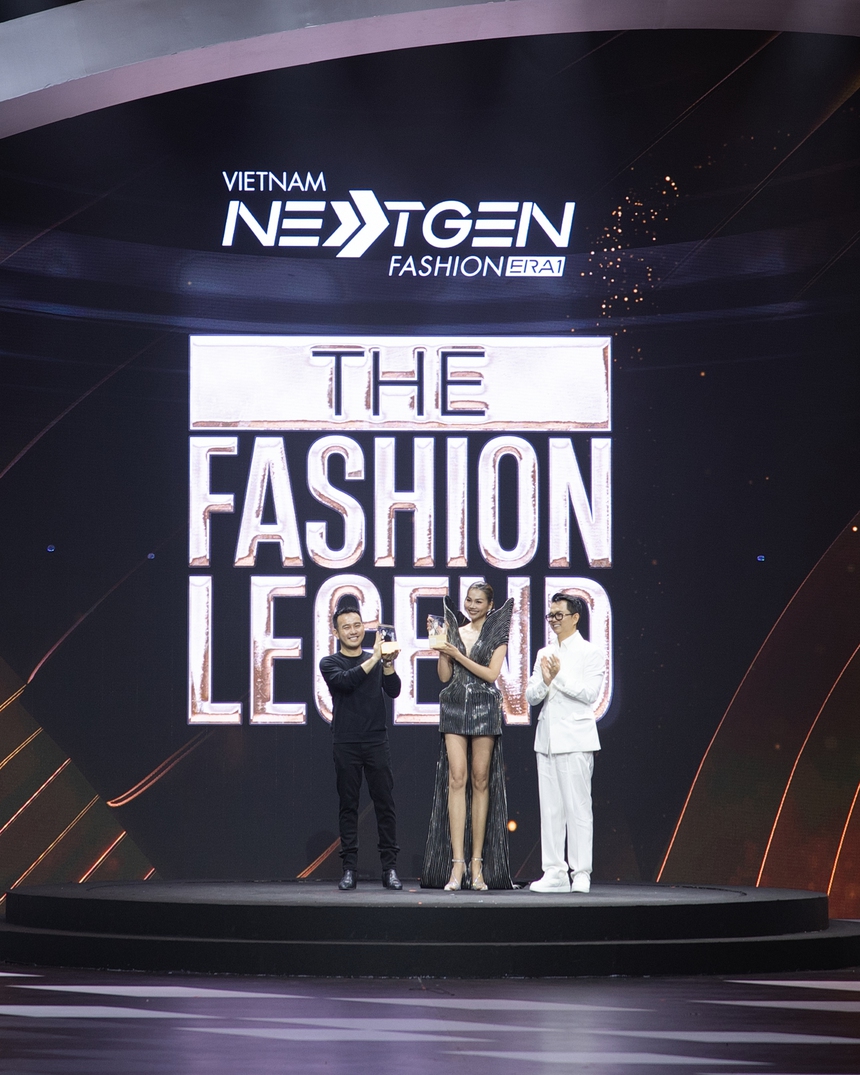 Thanh Hằng thay 3 bộ trang phục khi làm giám khảo show thời trang - Ảnh 4.