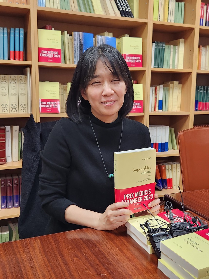 Nobel 2024: Giải Nobel Văn học gọi tên nữ nhà văn Han Kang với những áng văn xuôi "giàu chất thơ mãnh liệt" - Ảnh 3. Nobel 2024: Giải Nobel Văn học gọi tên nữ nhà văn Han Kang với những áng văn xuôi "giàu chất thơ mãnh liệt" - Ảnh 3.