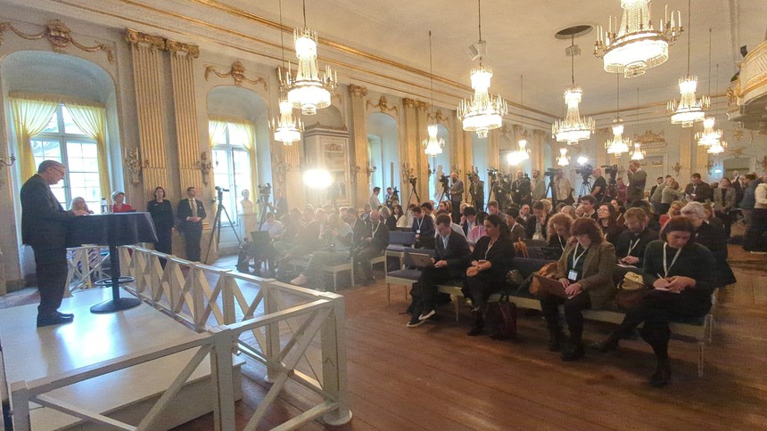 Nobel 2024: Giải Nobel Văn học gọi tên nữ nhà văn Han Kang với những áng văn xuôi "giàu chất thơ mãnh liệt" - Ảnh 4. Nobel 2024: Giải Nobel Văn học gọi tên nữ nhà văn Han Kang với những áng văn xuôi "giàu chất thơ mãnh liệt" - Ảnh 4.