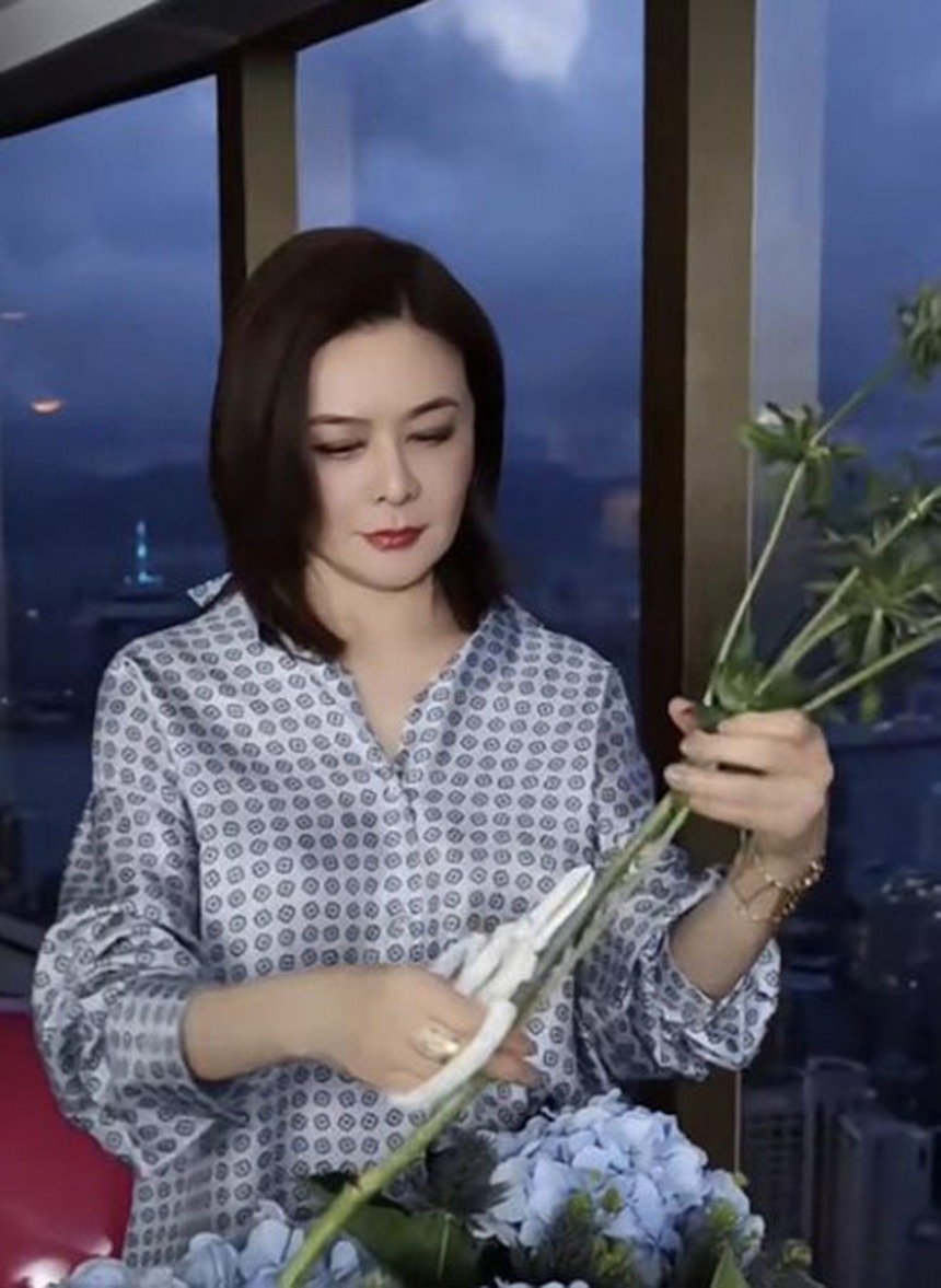 Quan Chi Lâm "Dì Mười ba" của Hoàng Phi Hồng chia sẻ cuộc sống sang chảnh sau nhiều năm xa nghề diễn - Ảnh 3. Quan Chi Lâm "Dì Mười ba" của Hoàng Phi Hồng chia sẻ cuộc sống sang chảnh sau nhiều năm xa nghề diễn - Ảnh 3.