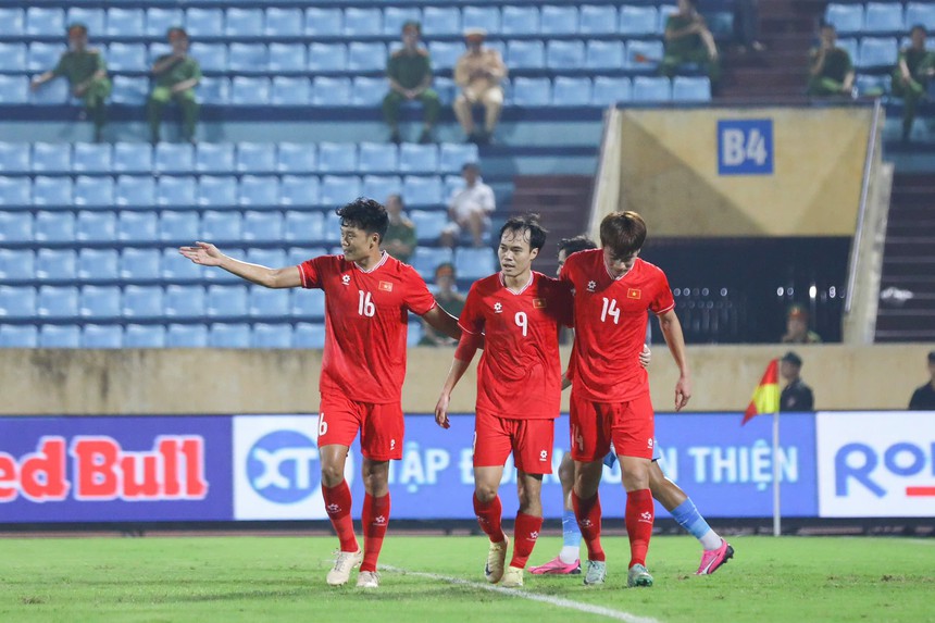 Quế Ngọc Hải sút hỏng 11m, ĐT Việt Nam đánh rơi chiến thắng trước Ấn Độ - Ảnh 9. Quế Ngọc Hải sút hỏng 11m, ĐT Việt Nam đánh rơi chiến thắng trước Ấn Độ - Ảnh 9.