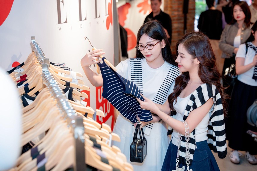 Các hot girl thích thú trước Bra Top UNIQLO - Ảnh 2. Các hot girl thích thú trước Bra Top UNIQLO - Ảnh 2.