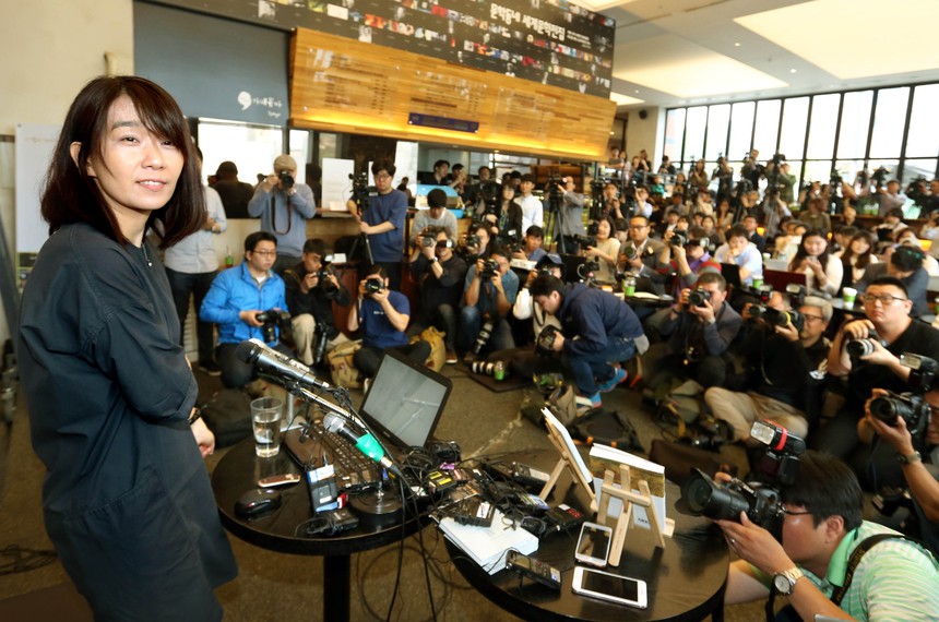 Nobel 2024: Cơn sốt sách tại Hàn Quốc sau thành công của nữ văn sĩ Han Kang - Ảnh 1. Nobel 2024: Cơn sốt sách tại Hàn Quốc sau thành công của nữ văn sĩ Han Kang - Ảnh 1.