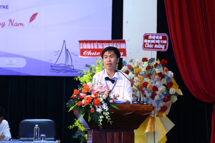 Văn chương trẻ thêm một thế hệ rời vạch xuất phát - Ảnh 4. Văn chương trẻ thêm một thế hệ rời vạch xuất phát - Ảnh 4.