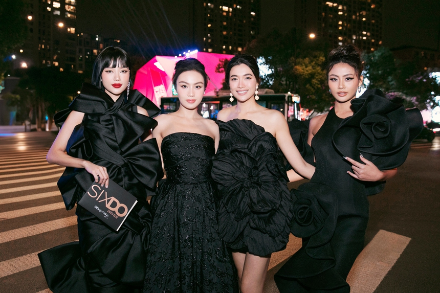 Mỹ nhân Việt diện sắc đen quyến rũ dự show NTK Đỗ Mạnh Cường tại Thượng Hải - Ảnh 7. Mỹ nhân Việt diện sắc đen quyến rũ dự show NTK Đỗ Mạnh Cường tại Thượng Hải - Ảnh 7.