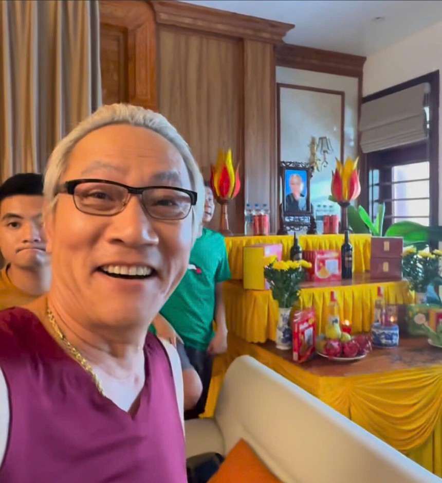 'Ông trùm' Hoàng Hải và phản ứng khi nhìn thấy ảnh trên... bàn thờ phim 'Độc đạo' - Ảnh 2. 'Ông trùm' Hoàng Hải và phản ứng khi nhìn thấy ảnh trên... bàn thờ phim 'Độc đạo' - Ảnh 2.