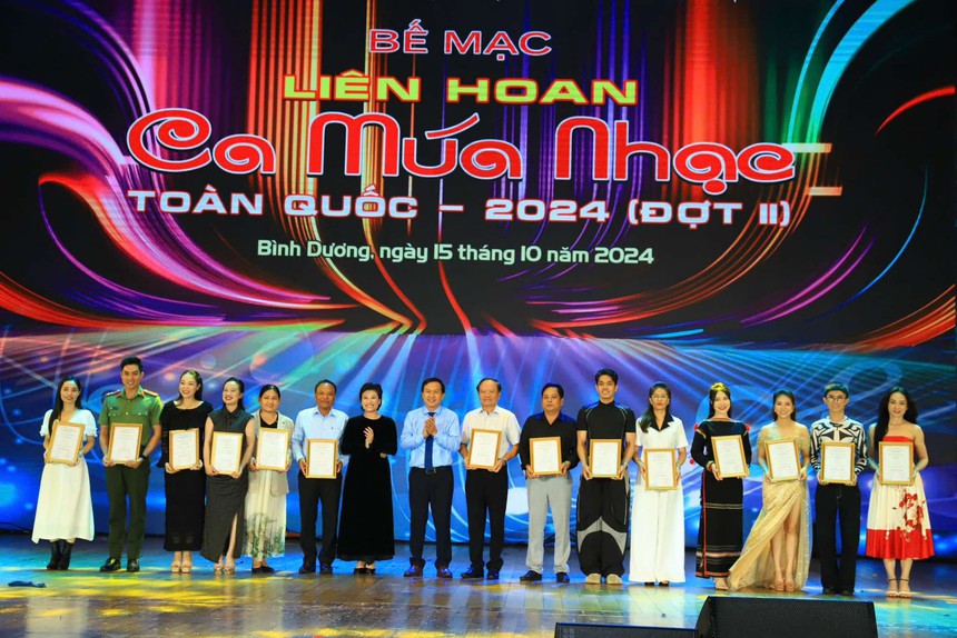 Lễ bế mạc Liên hoan Ca múa nhạc toàn quốc 2024 (đợt 2) - Ảnh 5. Lễ bế mạc Liên hoan Ca múa nhạc toàn quốc 2024 (đợt 2) - Ảnh 5.