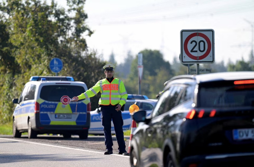 EU nỗ lực chống nạn nhập cư bất hợp pháp - Ảnh 1. EU nỗ lực chống nạn nhập cư bất hợp pháp - Ảnh 1.