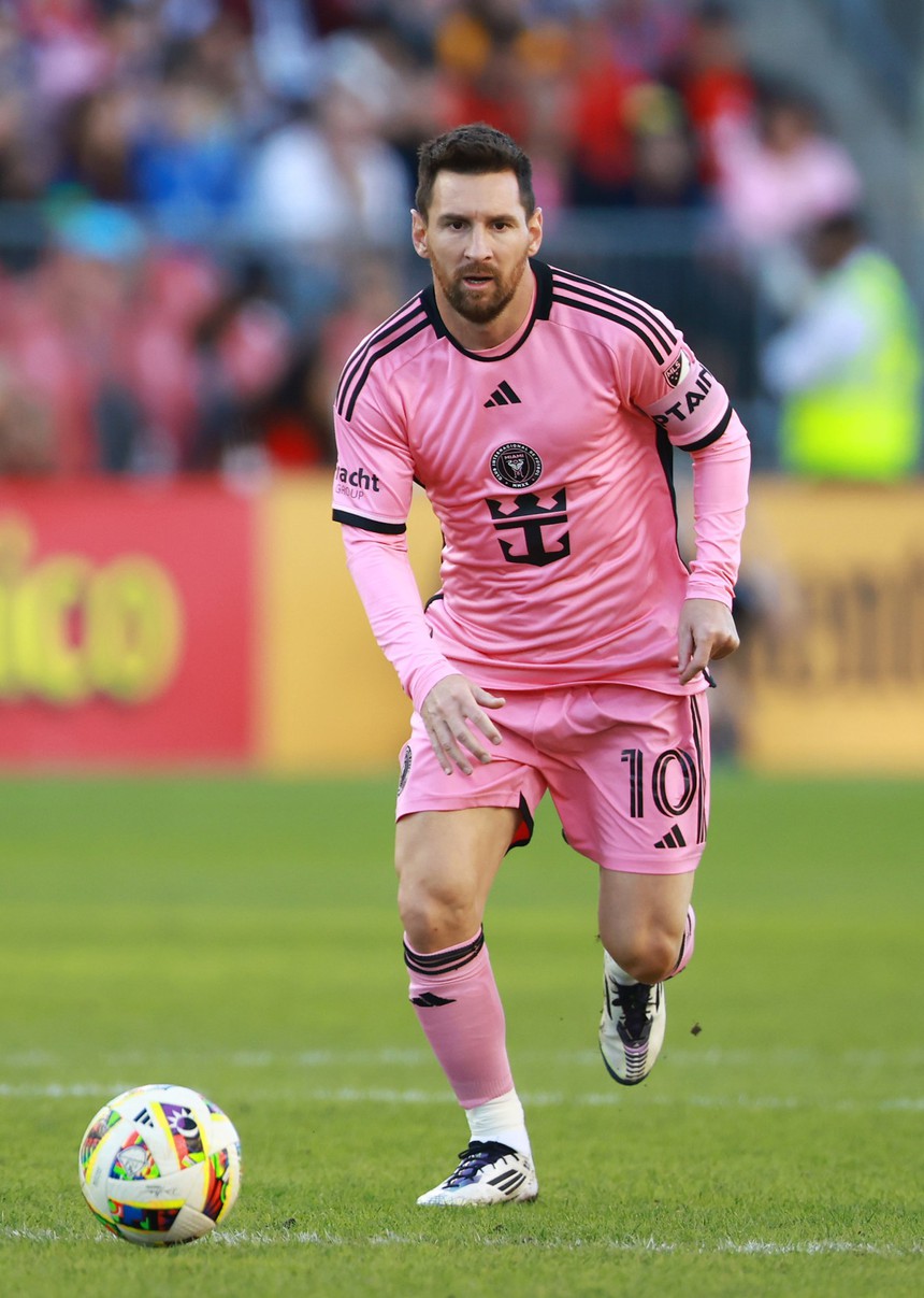 Top 10 cầu thu nhập cao nhất thế giới, bất ngờ với chênh lệch đãi ngộ của Ronaldo và Messi - Ảnh 2. Top 10 cầu thu nhập cao nhất thế giới, bất ngờ với chênh lệch đãi ngộ của Ronaldo và Messi - Ảnh 2.