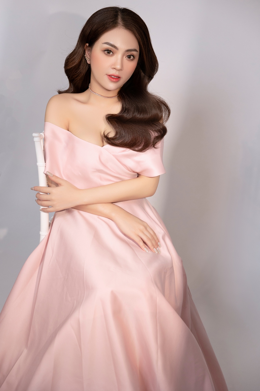 Ca sĩ trẻ Khánh Thy: Ra mắt bộ đôi MV và album đầu tay "Ừ thôi em lấy chồng" - Ảnh 4. Ca sĩ trẻ Khánh Thy: Ra mắt bộ đôi MV và album đầu tay "Ừ thôi em lấy chồng" - Ảnh 4.