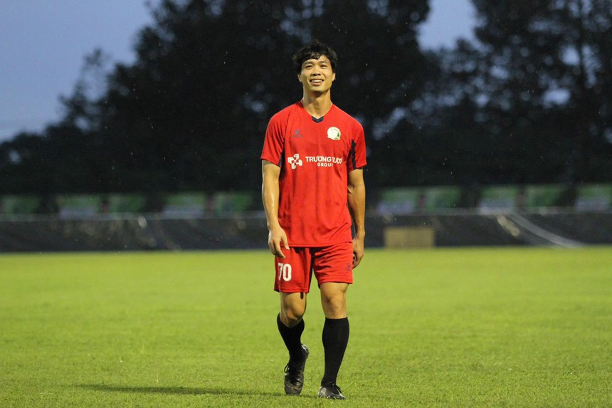 Tin nóng bóng đá Việt 19/10: 3 ứng cử viên vô địch tranh tài, Công Phượng, Văn Lâm ra sân ở cúp quốc gia - Ảnh 2. Tin nóng bóng đá Việt 19/10: 3 ứng cử viên vô địch tranh tài, Công Phượng, Văn Lâm ra sân ở cúp quốc gia - Ảnh 2.