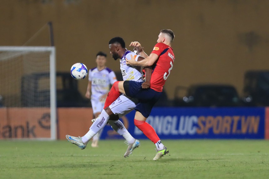 Biến cố xảy ra ở derby thủ đô, Filip Nguyễn bị đánh bại trên chấm 11m khiến đội nhà đánh rơi chiến thắng - Ảnh 1. Biến cố xảy ra ở derby thủ đô, Filip Nguyễn bị đánh bại trên chấm 11m khiến đội nhà đánh rơi chiến thắng - Ảnh 1.