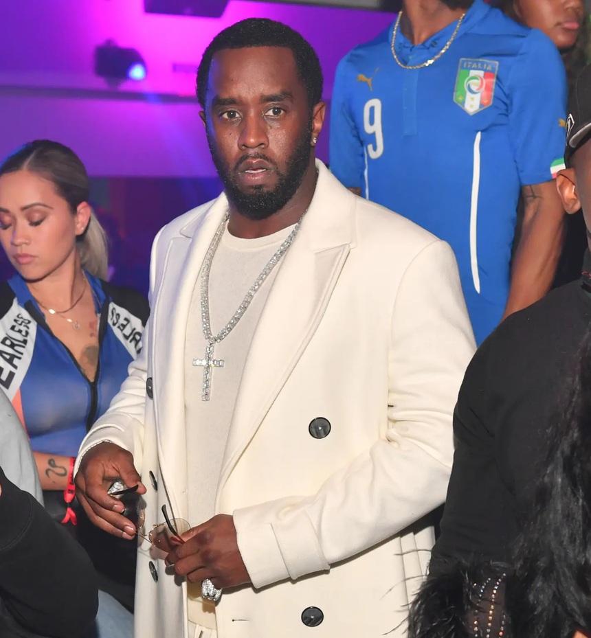 Sean 'Diddy' Combs bị buộc tội xâm hại tình dục 25 trẻ vị thành niên bao gồm một đứa trẻ 9 tuổi - Ảnh 1. Sean 'Diddy' Combs bị buộc tội xâm hại tình dục 25 trẻ vị thành niên bao gồm một đứa trẻ 9 tuổi - Ảnh 1.