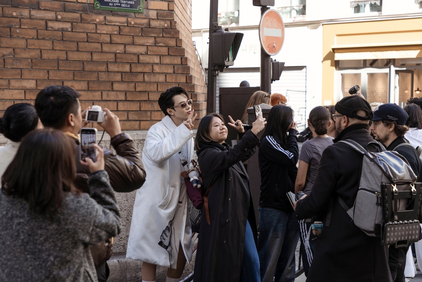 Anh Tú Atus gặp gỡ dàn sao quốc tế tại Paris Fashion Week 2024 - Ảnh 5. Anh Tú Atus gặp gỡ dàn sao quốc tế tại Paris Fashion Week 2024 - Ảnh 5.