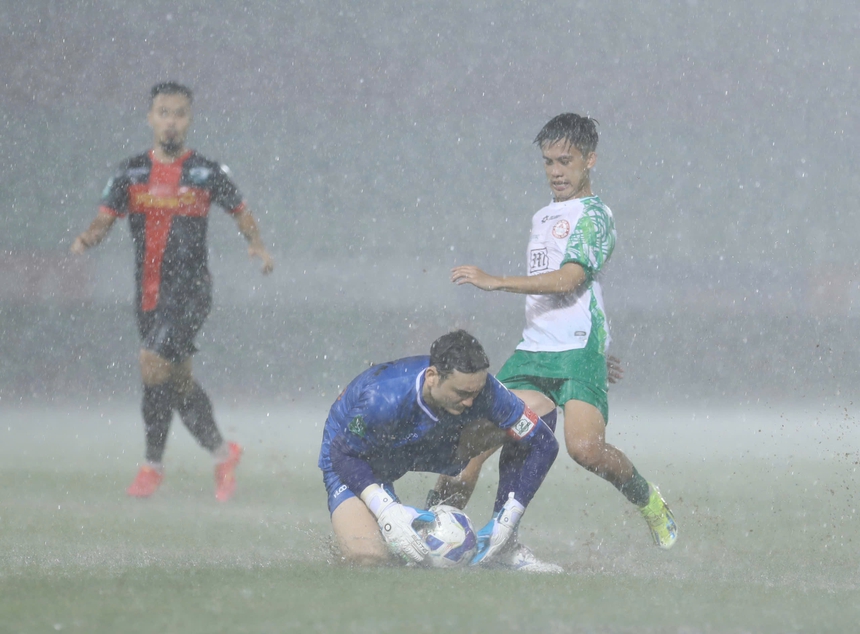 Văn Lâm hóa người hùng, giúp CLB Ninh Bình đánh bại TP HCM ở vòng loại cúp QG 2024-2025. Ảnh: Tuấn Phạm Văn Lâm hóa người hùng, giúp CLB Ninh Bình đánh bại TP HCM ở vòng loại cúp QG 2024-2025. Ảnh: Tuấn Phạm