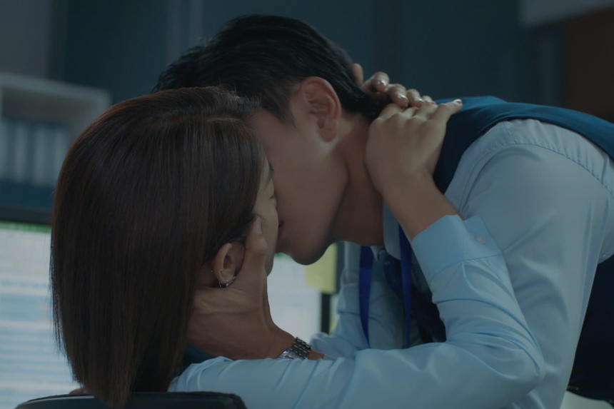 "Tiểu tam không có lỗi?": Gay cấn câu chuyện ngoại tình, "chính thất" đối đầu "tiểu tam" trên phim - Ảnh 3. "Tiểu tam không có lỗi?": Gay cấn câu chuyện ngoại tình, "chính thất" đối đầu "tiểu tam" trên phim - Ảnh 3.