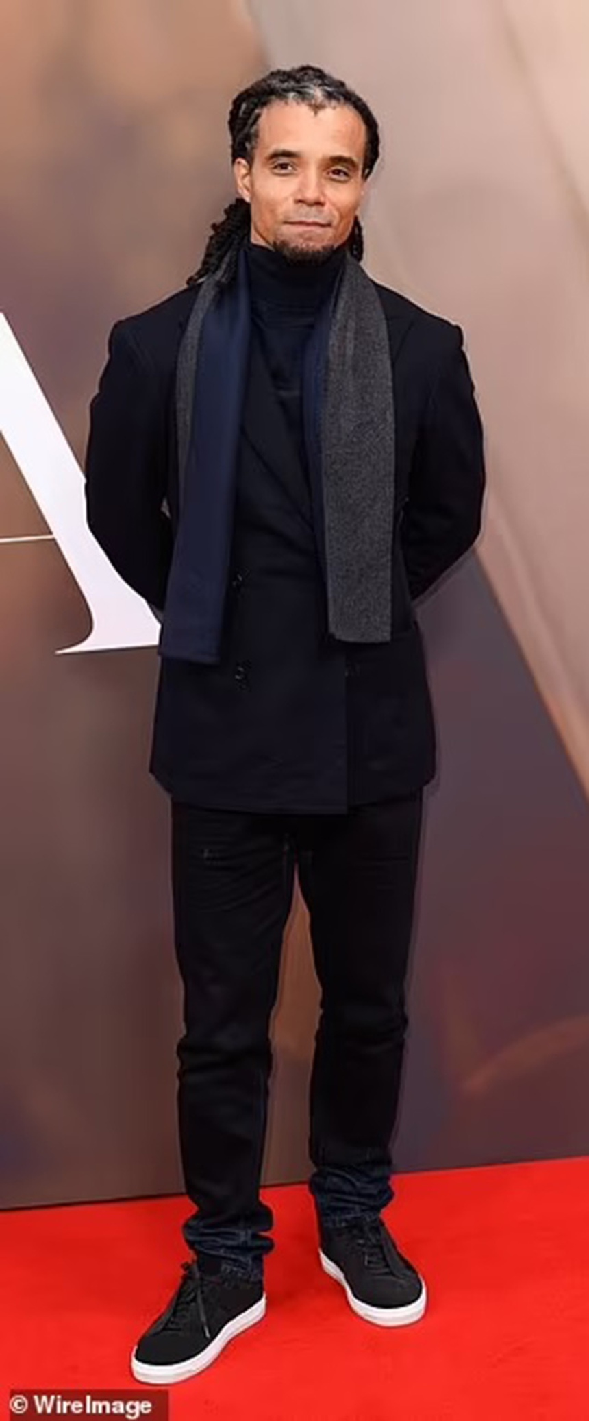 Angelina Jolie "lén lút" đưa bạn trai kém tuổi vào phòng khách sạn của cô ở London trong 2 đêm - Ảnh 2.