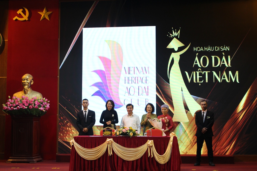 Cuộc thi Hoa Hậu Di sản Áo dài Việt Nam 2024 chính thức ra mắt báo giới - Ảnh 1. Cuộc thi Hoa Hậu Di sản Áo dài Việt Nam 2024 chính thức ra mắt báo giới - Ảnh 1.
