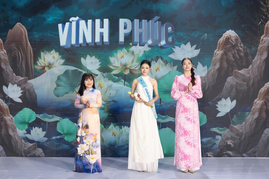 Thí sinh mặc áo dài, khoác phượng bào đăng quang Hoa hậu Quốc gia Việt Nam - Ảnh 2. Thí sinh mặc áo dài, khoác phượng bào đăng quang Hoa hậu Quốc gia Việt Nam - Ảnh 2.