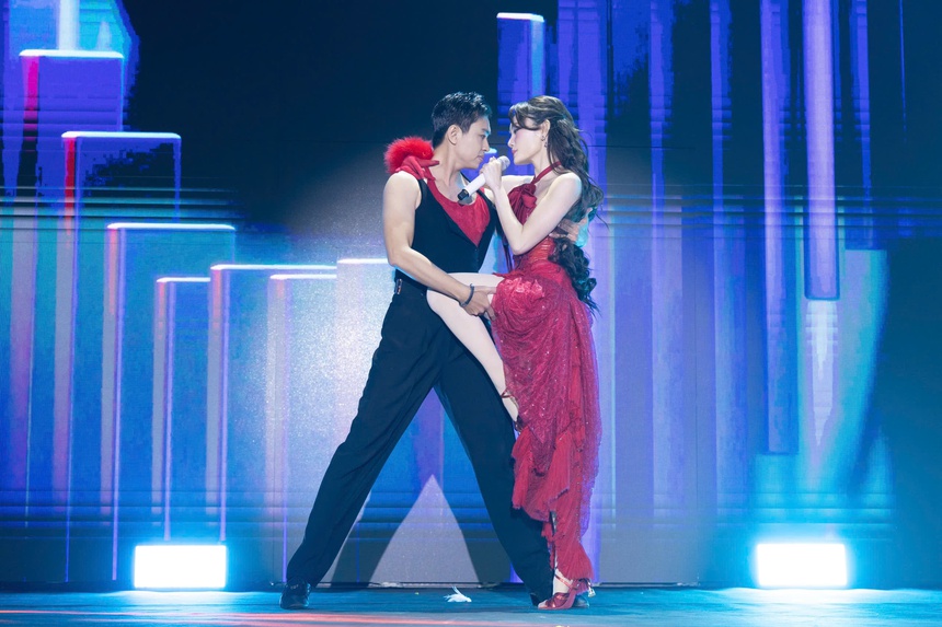 Hoàng Mỹ An bùng nổ với showcase debut: Trình diễn vũ đạo ấn tượng - Ảnh 3. Hoàng Mỹ An bùng nổ với showcase debut: Trình diễn vũ đạo ấn tượng - Ảnh 3.