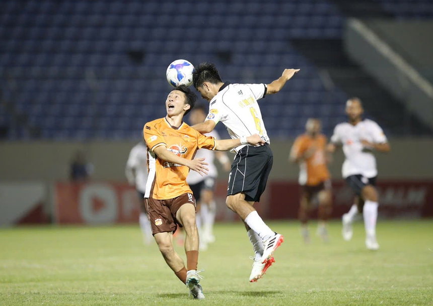 VAR đóng vai trò quyết định, HAGL quyết lấy lại ngôi đầu - Ảnh 1. VAR đóng vai trò quyết định, HAGL quyết lấy lại ngôi đầu - Ảnh 1.