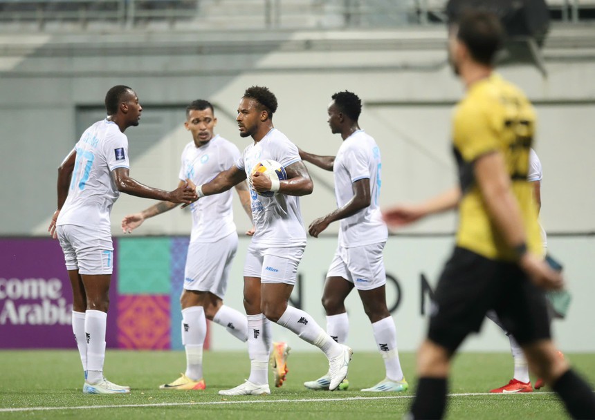 Rượt đuổi 6 bàn, Nam Định lỡ cơ hội leo lên ngôi đầu bảng dù Xuân Son 'nổ súng' - Ảnh 1. Rượt đuổi 6 bàn, Nam Định lỡ cơ hội leo lên ngôi đầu bảng dù Xuân Son 'nổ súng' - Ảnh 1.