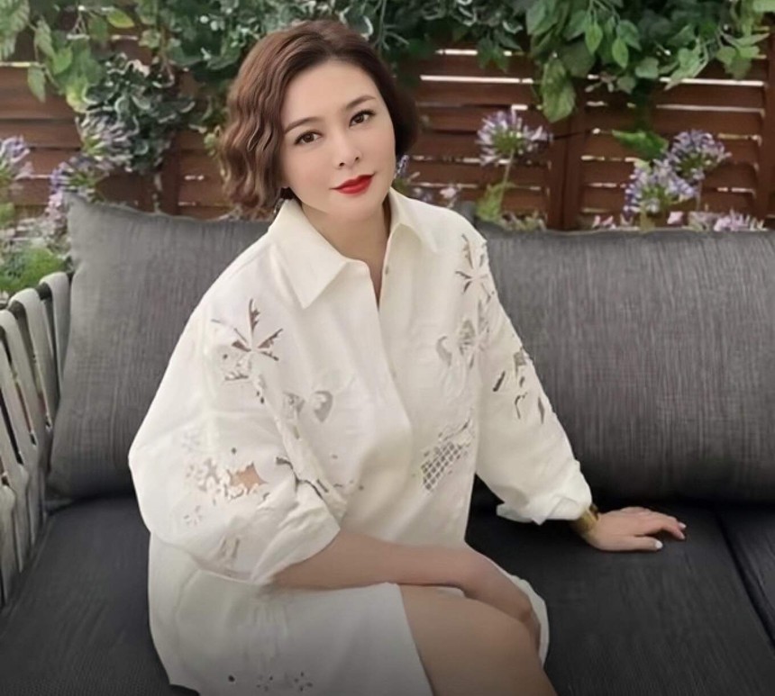 Bạn trai kém 35 tuổi của Quan Chi Lâm cao 1m85, ngoại hình đẹp và phong thái dễ gần - Ảnh 1.