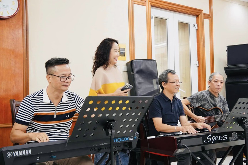 Nhạc sĩ Giáng Son: "Viết về Hà Nội quả thật quá khó!" - Ảnh 5. Nhạc sĩ Giáng Son: "Viết về Hà Nội quả thật quá khó!" - Ảnh 5.