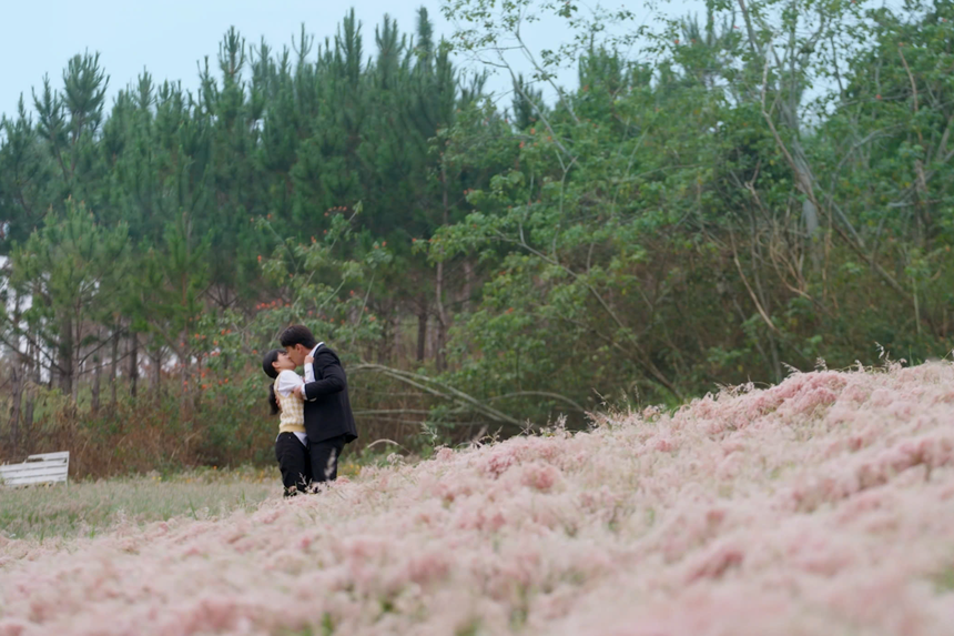 Bích Ngọc nói về cảnh thân mật với Thuận Nguyễn: "Chúng tôi phối hợp ăn ý" - Ảnh 1. Bích Ngọc nói về cảnh thân mật với Thuận Nguyễn: "Chúng tôi phối hợp ăn ý" - Ảnh 1.