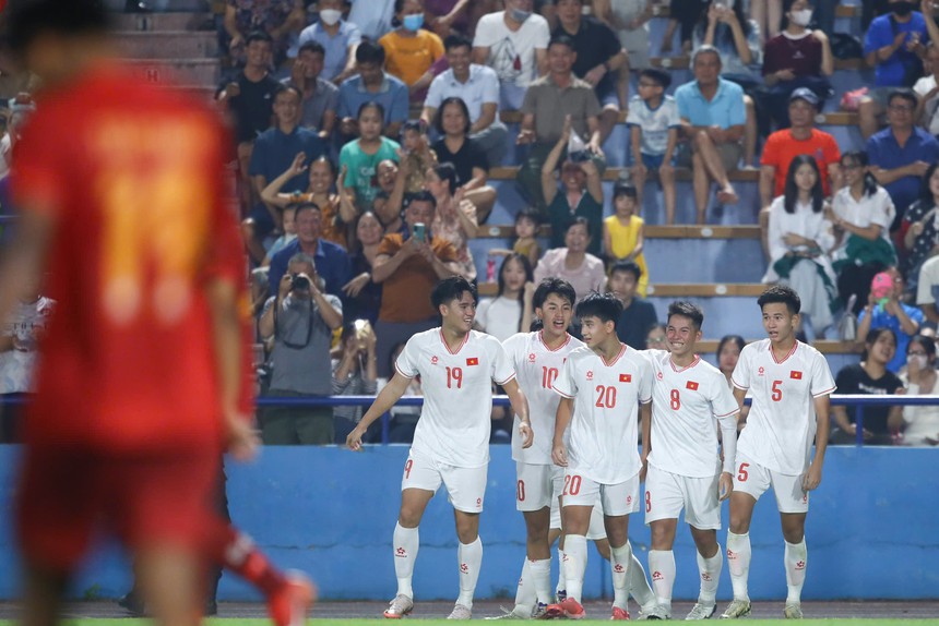 Sao trẻ HAGL ghi bàn 'chốt hạ', U17 Việt Nam sáng cửa tiến vào VCK U17 châu Á - Ảnh 3. Sao trẻ HAGL ghi bàn 'chốt hạ', U17 Việt Nam sáng cửa tiến vào VCK U17 châu Á - Ảnh 3.