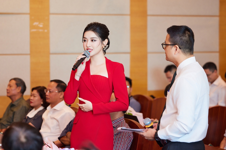 Á hậu Huyền My giành giải thưởng cuộc thi viết về Hà Nội - Ảnh 4.