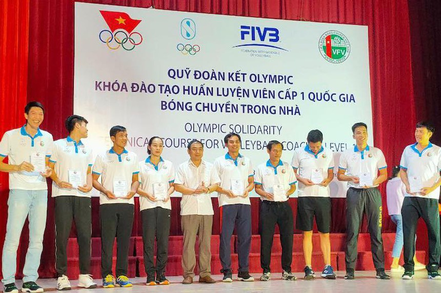 Chủ công bóng chuyền Việt Nam gây chấn động khi xuất ngoại, che mờ cả ngôi sao Đông Nam Á, hưởng mức lương 'khủng' - Ảnh 2. Chủ công bóng chuyền Việt Nam gây chấn động khi xuất ngoại, che mờ cả ngôi sao Đông Nam Á, hưởng mức lương 'khủng' - Ảnh 2.