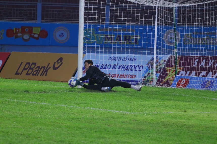 Hoàng Đức, Văn Lâm chói sáng hơn Công Phượng, HLV Nguyễn Việt Thắng thở phào - Ảnh 2. Hoàng Đức, Văn Lâm chói sáng hơn Công Phượng, HLV Nguyễn Việt Thắng thở phào - Ảnh 2.