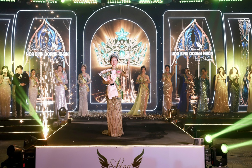Người đẹp Huế đăng quang Hoa hậu Hoà bình Doanh nhân Việt Nam 2024 - Ảnh 2. Người đẹp Huế đăng quang Hoa hậu Hoà bình Doanh nhân Việt Nam 2024 - Ảnh 2.