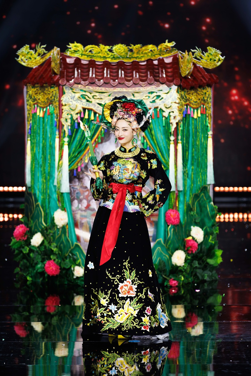 Trình diễn 73 thiết kế Trang phục Văn hóa Dân tộc tại Hoa hậu Quốc gia Việt Nam 2024 - Ảnh 4. Trình diễn 73 thiết kế Trang phục Văn hóa Dân tộc tại Hoa hậu Quốc gia Việt Nam 2024 - Ảnh 4.