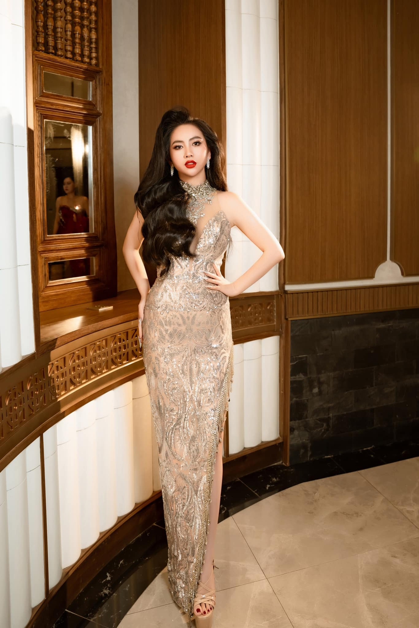 Người đẹp Huế đăng quang Hoa hậu Hoà bình Doanh nhân Việt Nam 2024 - Ảnh 5. Người đẹp Huế đăng quang Hoa hậu Hoà bình Doanh nhân Việt Nam 2024 - Ảnh 5.