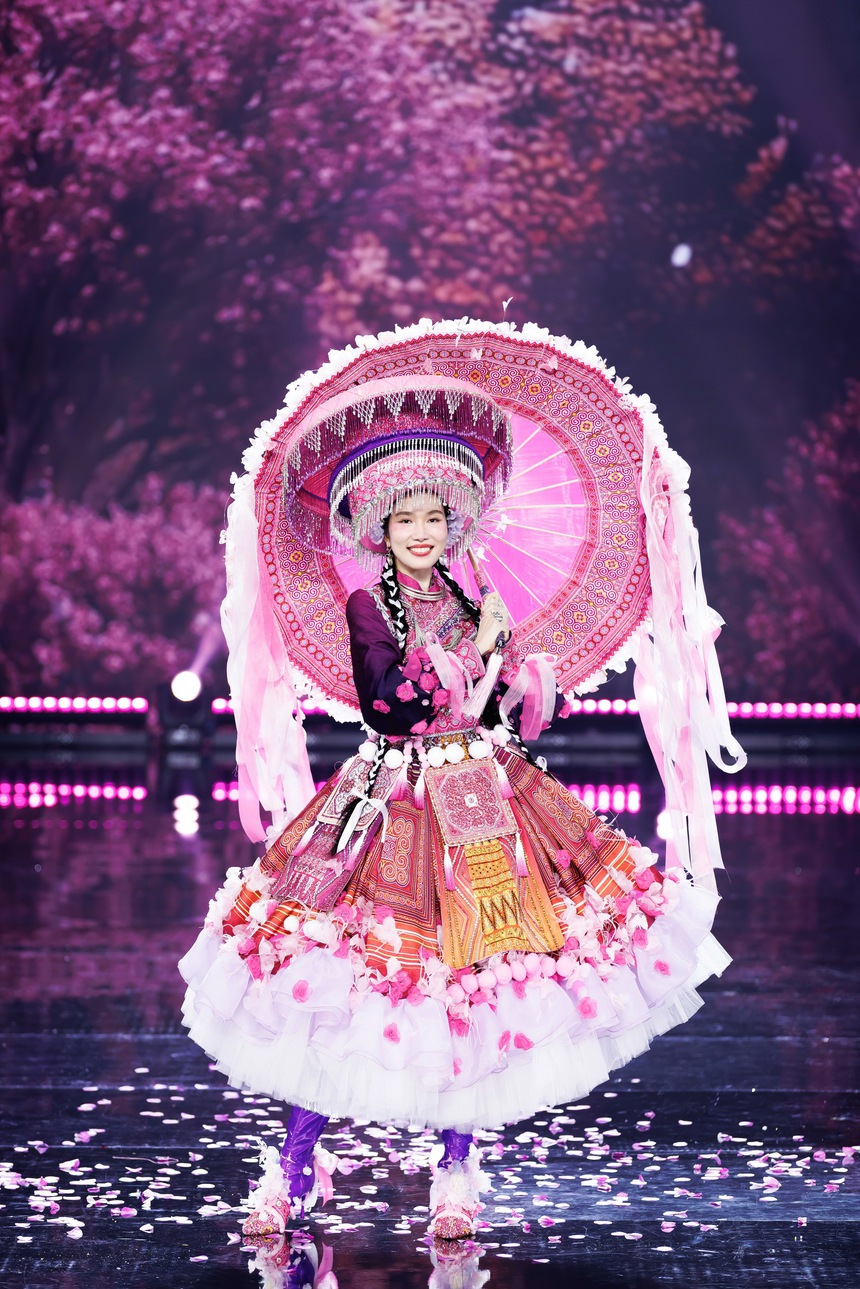 Trình diễn 73 thiết kế Trang phục Văn hóa Dân tộc tại Hoa hậu Quốc gia Việt Nam 2024 - Ảnh 11. Trình diễn 73 thiết kế Trang phục Văn hóa Dân tộc tại Hoa hậu Quốc gia Việt Nam 2024 - Ảnh 11.