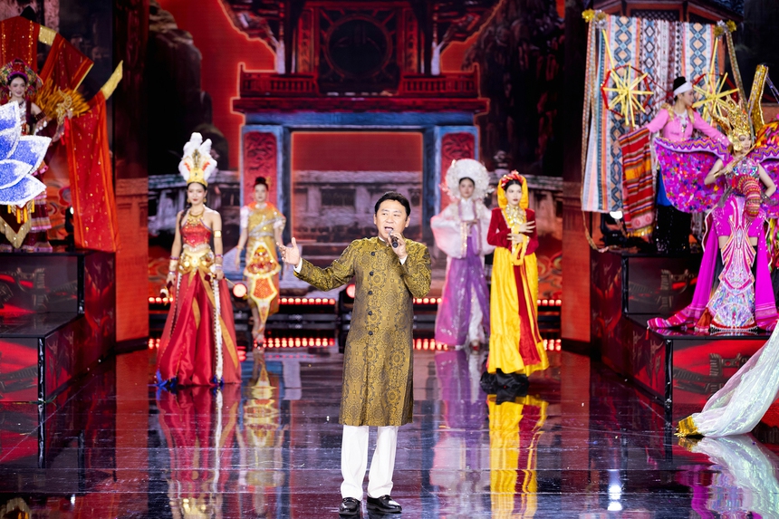 Trình diễn 73 thiết kế Trang phục Văn hóa Dân tộc tại Hoa hậu Quốc gia Việt Nam 2024 - Ảnh 8. Trình diễn 73 thiết kế Trang phục Văn hóa Dân tộc tại Hoa hậu Quốc gia Việt Nam 2024 - Ảnh 8.