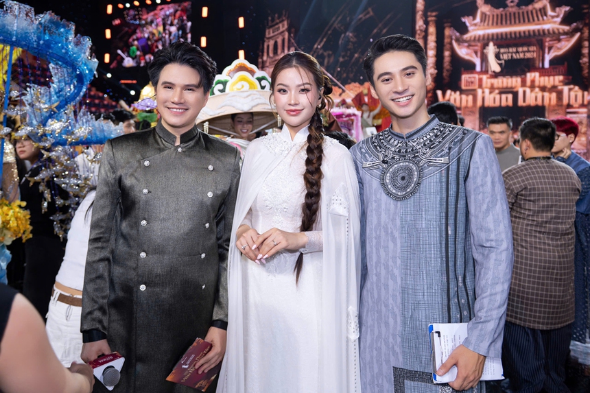 Nam Vương Tuấn Ngọc và những bài học MC thực tế cùng Vũ Mạnh Cường - Ảnh 4. Nam Vương Tuấn Ngọc và những bài học MC thực tế cùng Vũ Mạnh Cường - Ảnh 4.