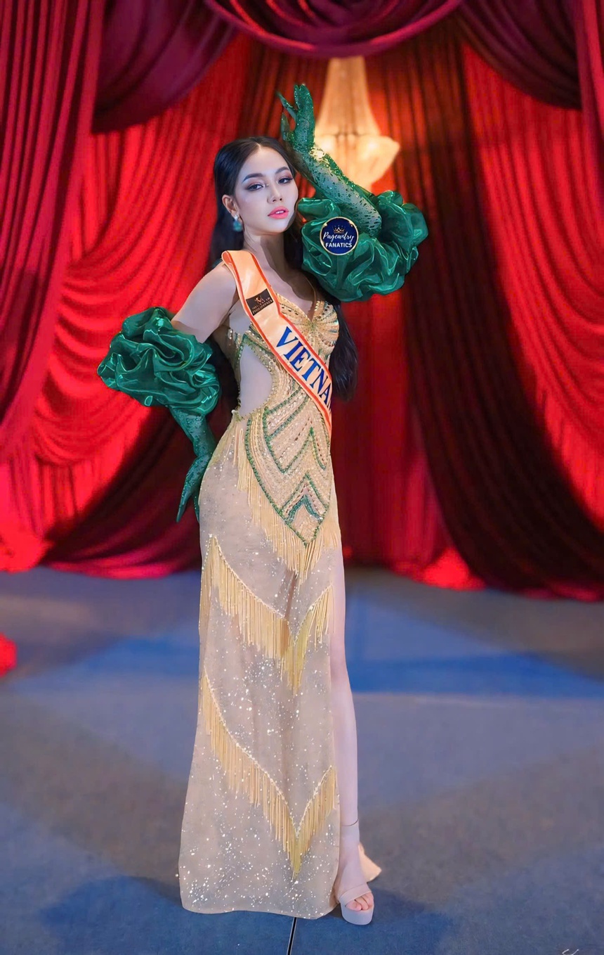 Người đẹp Hải Phòng Tuyết Ngân đạt danh hiệu Hoa hậu Quý bà Du lịch Hòa bình 2024 - Ảnh 1. Người đẹp Hải Phòng Tuyết Ngân đạt danh hiệu Hoa hậu Quý bà Du lịch Hòa bình 2024 - Ảnh 1.