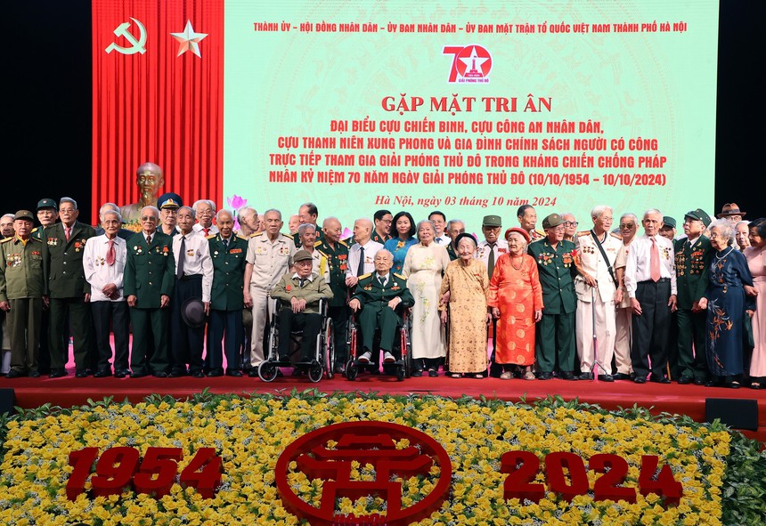 70 năm Giải phóng Thủ đô: Tri ân người trực tiếp tham gia giải phóng Thủ đô - Ảnh 1. 70 năm Giải phóng Thủ đô: Tri ân người trực tiếp tham gia giải phóng Thủ đô - Ảnh 1.