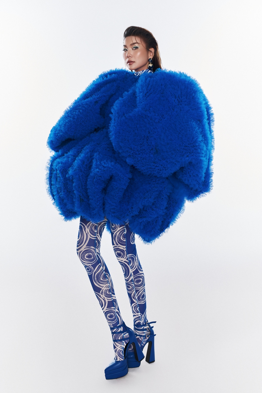 Thanh Hằng diện váy làm từ hàng trăm mét vải của Đỗ Mạnh Cường - Ảnh 2. Thanh Hằng diện váy làm từ hàng trăm mét vải của Đỗ Mạnh Cường - Ảnh 2.