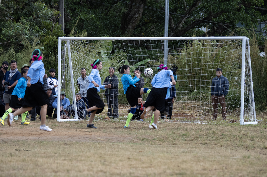 Chị hằng biên tập - Đi Bình Liêu xem phụ nữ dân tộc mặc váy đá bóng - Ảnh 8. Chị hằng biên tập - Đi Bình Liêu xem phụ nữ dân tộc mặc váy đá bóng - Ảnh 8.