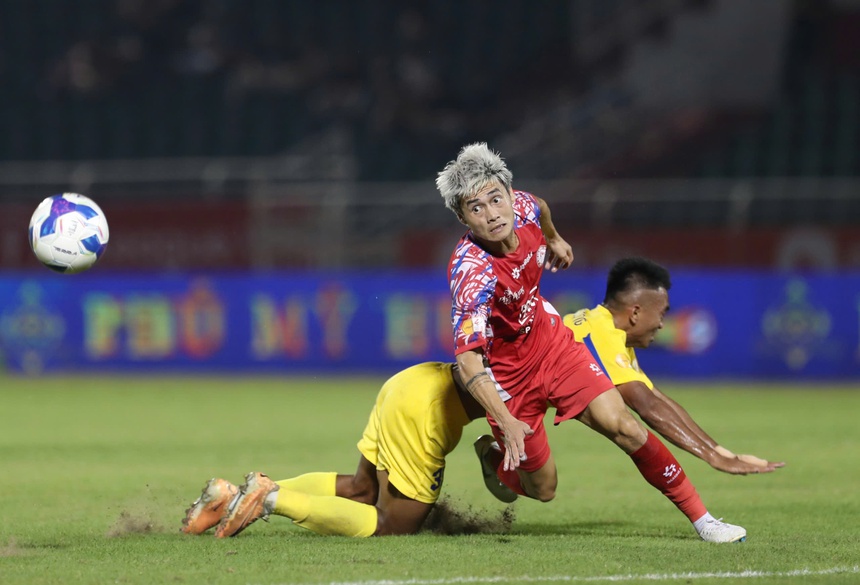 Báo động đỏ cho “Chiến hạm đỏ” - Ảnh 1. Báo động đỏ cho “Chiến hạm đỏ” - Ảnh 1.