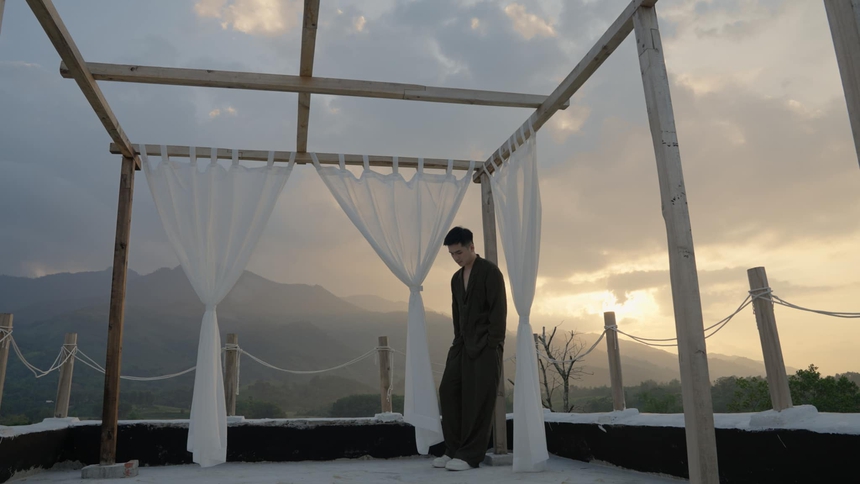 MV "2 người chia tay 4 người hạnh phúc" của Hà Anh lọt Top Trending sau 7 ngày ra mắt - Ảnh 3.