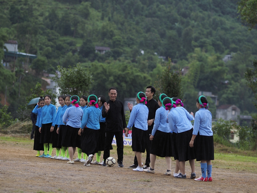 Chị hằng biên tập - Đi Bình Liêu xem phụ nữ dân tộc mặc váy đá bóng - Ảnh 6. Chị hằng biên tập - Đi Bình Liêu xem phụ nữ dân tộc mặc váy đá bóng - Ảnh 6.