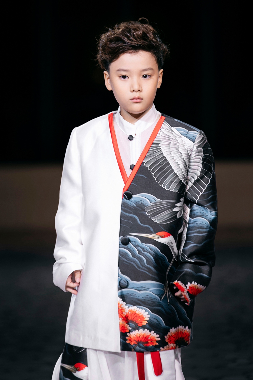 Tuấn Khải - Người mẫu nam nhí đại diện Việt Nam tham gia tuần lễ thời trang thế giới - Ảnh 1. Tuấn Khải - Người mẫu nam nhí đại diện Việt Nam tham gia tuần lễ thời trang thế giới - Ảnh 1.