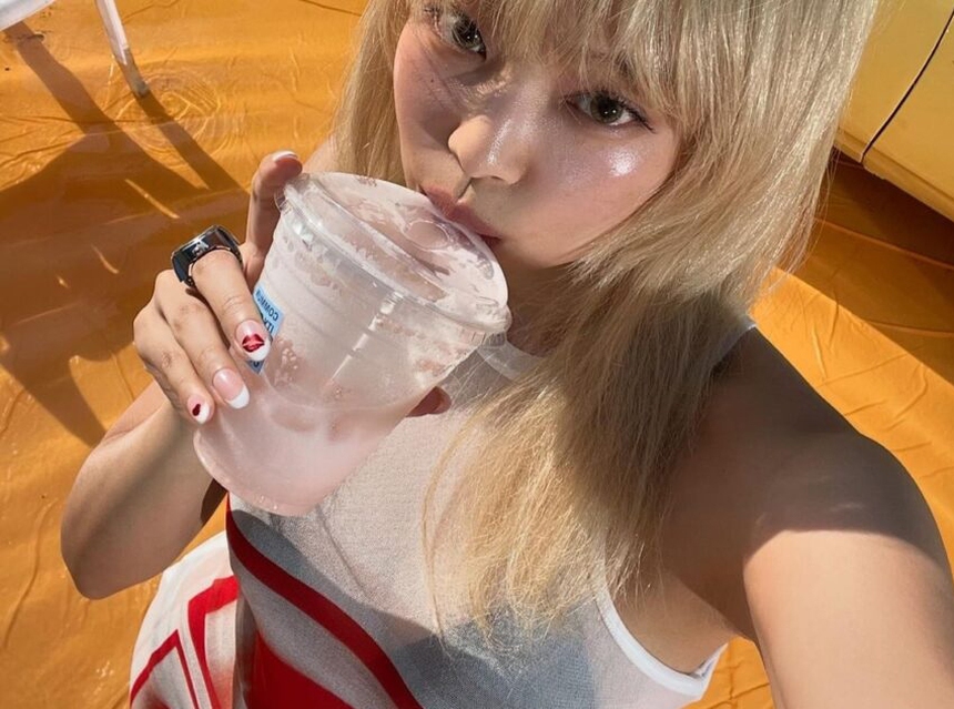 Jennie Blackpink khiến người hâm mộ kinh ngạc trong chiếc váy xuyên thấu gợi cảm - Ảnh 5. Jennie Blackpink khiến người hâm mộ kinh ngạc trong chiếc váy xuyên thấu gợi cảm - Ảnh 5.